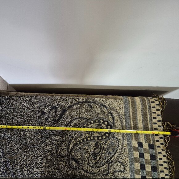 Wrap / Scarf - Picture 10 of 10